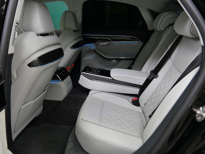 Audi S8 - fotka 27 z 30