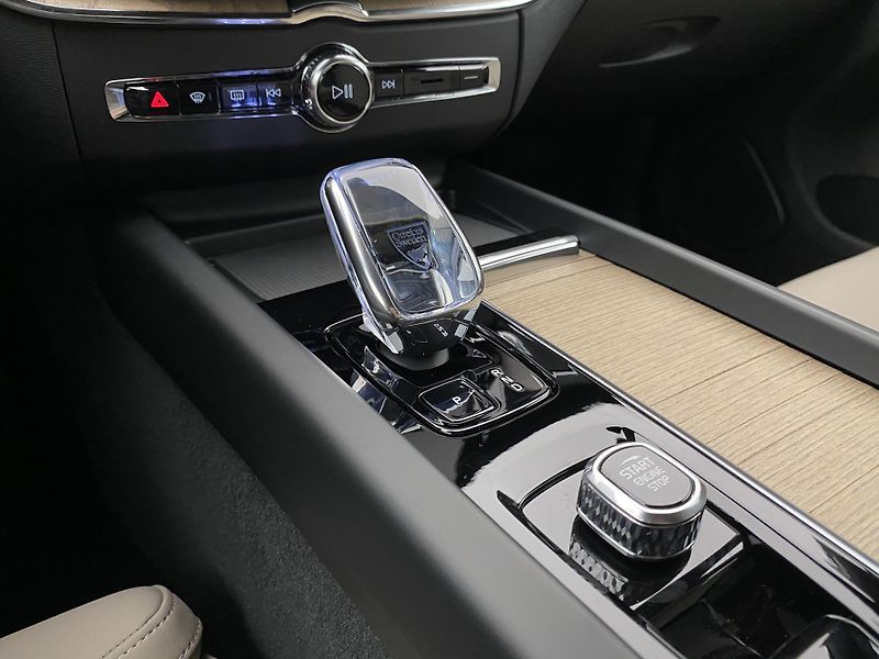 Volvo XC60 (2026) B5 AWD AUT DARK PLUS  - fotka 33 z 67