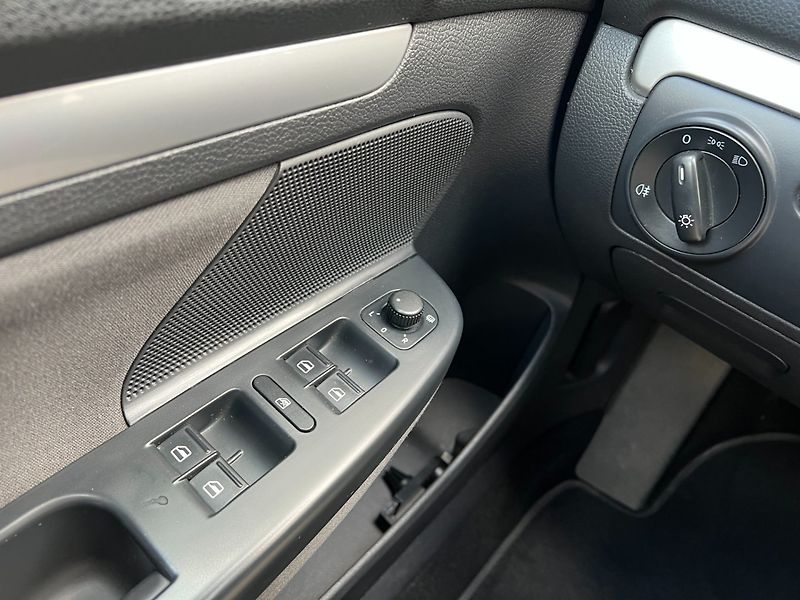 Volkswagen Golf (2010) Variant 1.4 16V 59kW - fotka 16 z 26