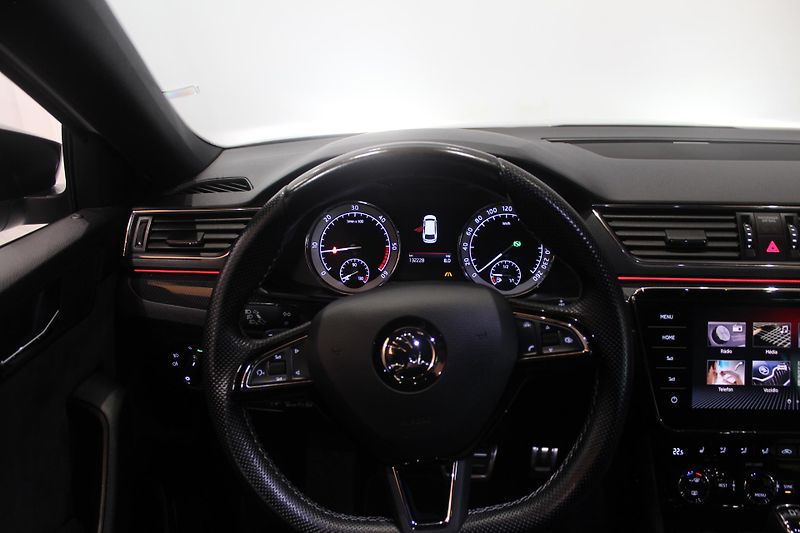 Škoda Superb (2017) 2.0TDI DSG Sport-Line Tažné - fotka 37 z 39