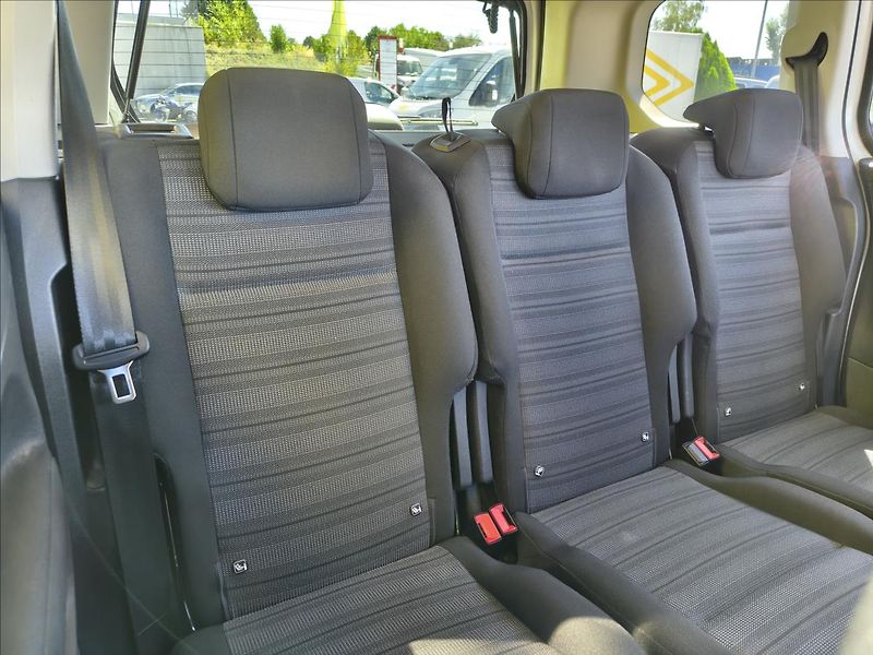Opel Combo 1,5 CDTi Elegance Plus 96kw - fotka 5 z 17