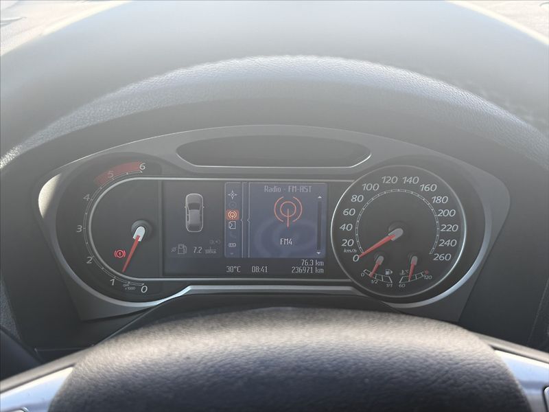 Ford Galaxy 2,0 TDCi 120 kW DPF Ghia - fotka 9 z 22