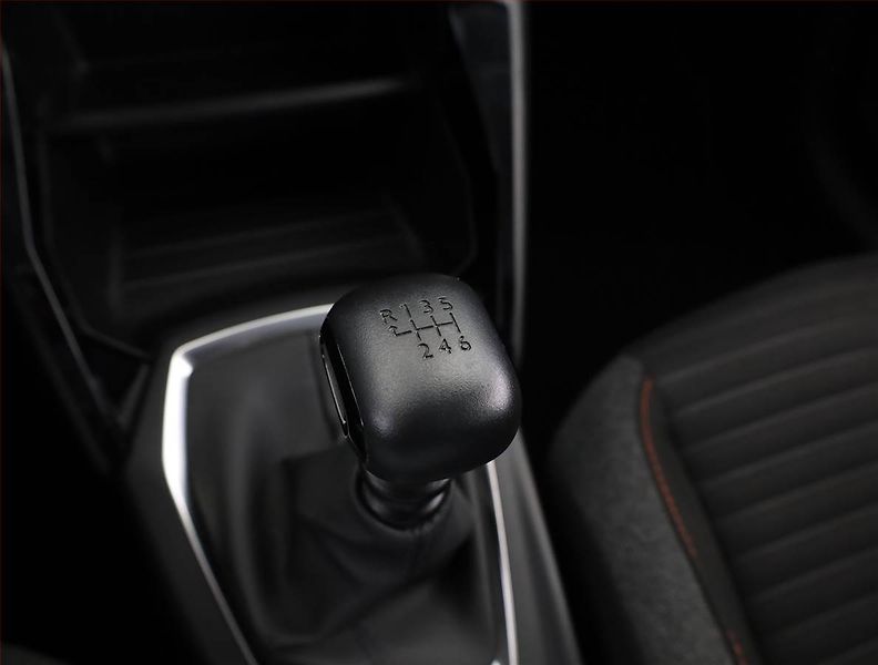 Peugeot 208 (2023) 1.2 PureTech, ČR,1.maj - fotka 12 z 17