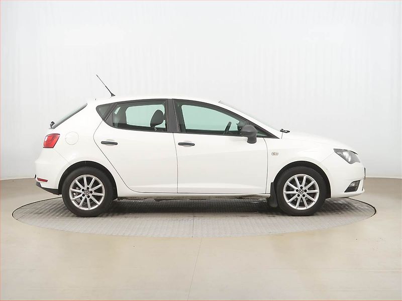 Seat Ibiza (2014) 1.2 TSI - fotka 6 z 14