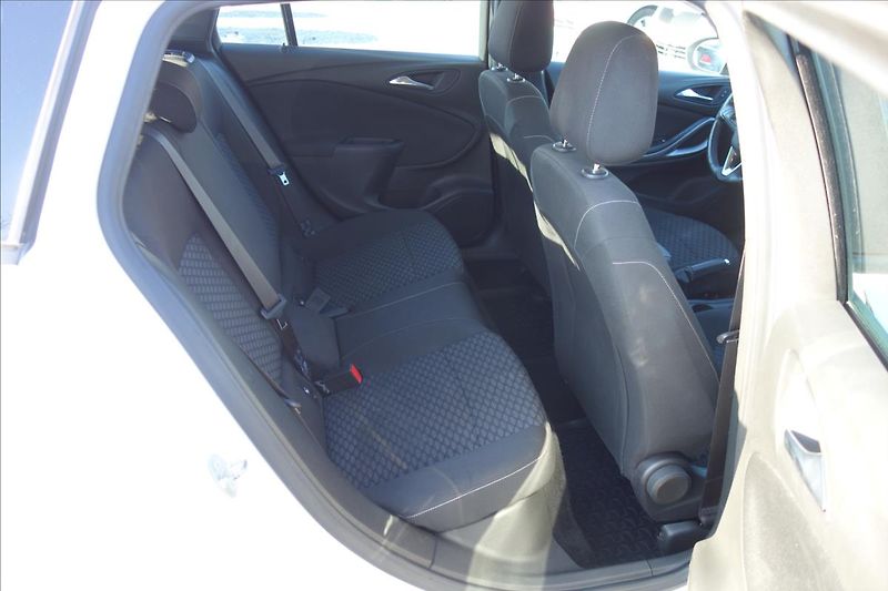 Opel Astra 1,6 CDTi 81KW, ČR, 1 MAJITEL. - fotka 13 z 33