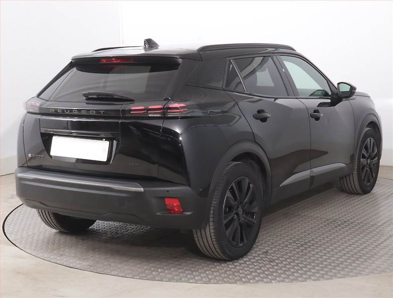 Peugeot 2008 (2023) GT 54 kWh, SoH 94% - fotka 5 z 20