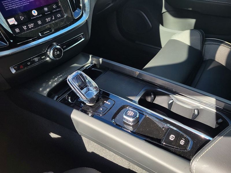 Volvo V60 PLUS DARK B4 FWD 145 kW - fotka 37 z 37