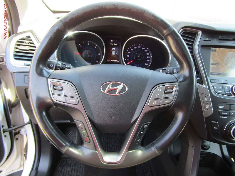 Hyundai Santa Fe (2015) 2.2 CRDi 4x4, AT, panor - fotka 20 z 25