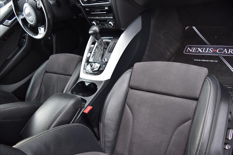 Audi Q5 3,0 V6 180KW S-LINE AUTOMAT - fotka 23 z 57