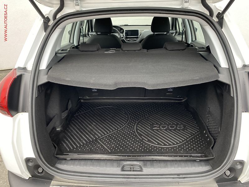 Peugeot 2008 (2017) 1.2 PT, ČR, GT Line - fotka 7 z 18
