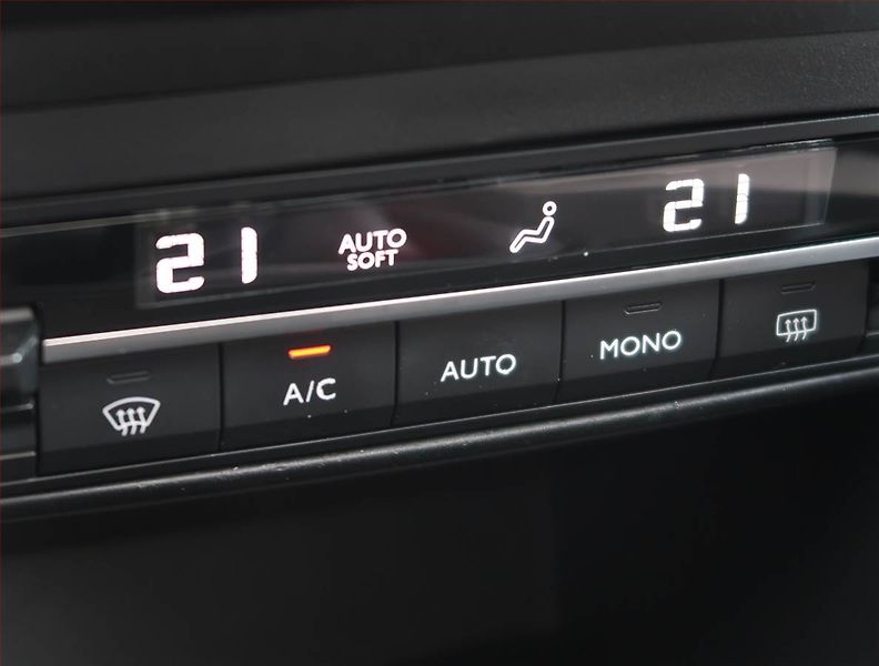 Citroën Berlingo (2018) Shine 1.5 BlueHDi, 5Míst, ČR - fotka 18 z 21