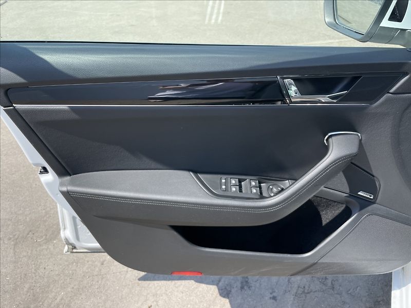 Škoda Superb 2,0 DSG 4x4 L&K LEDmatrix+360° - fotka 15 z 25
