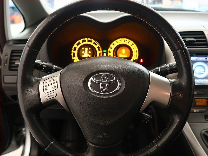 Toyota Auris (2009) 1.6 Dual VVT-i, Serv.kniha - fotka 15 z 15