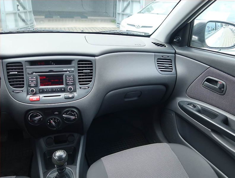 Kia Rio (2011) 1.4 16V, CZ doklady - fotka 8 z 15