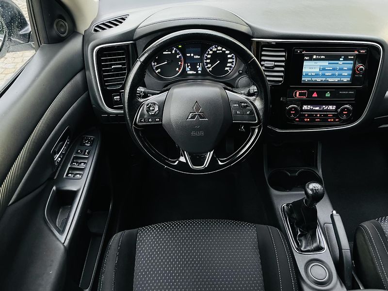 Mitsubishi Outlander 2.0i MANUÁL 1.MAJITEL SERVISKA - fotka 24 z 43