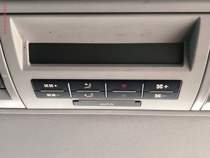 Volkswagen Multivan (2008) 2.5TDI 4x4, ČR, servis.kniha - fotka 16 z 21