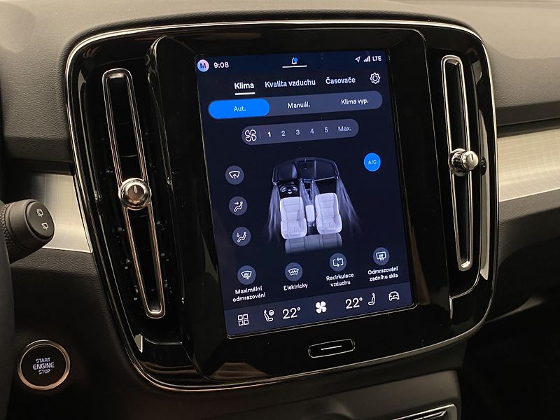 Volvo XC40 B3 DARK PLUS AUT CZ - fotka 39 z 56