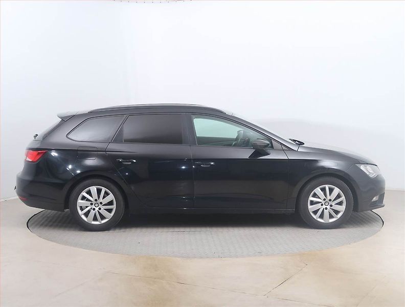 Seat Leon (2014) 1.6 TDI, Navi, Tempomat - fotka 6 z 15