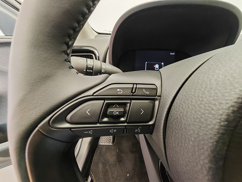 Toyota Yaris 1.5 Hybrid Style - fotka 21 z 30