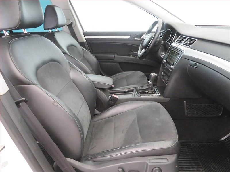 Škoda Superb (2013) Elegance 2.0 TDI, 4X4 - fotka 9 z 16