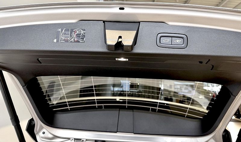 Volvo V60 (2026) T6 PHEV ULTRA DARK   - fotka 13 z 15