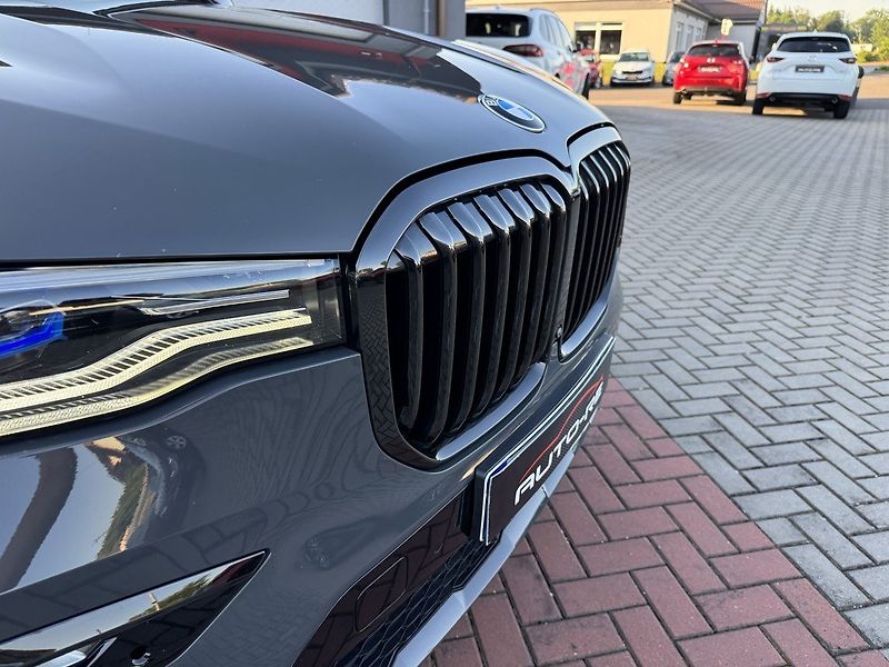BMW X7 (2021) xDrive 40d M-Paket Pano - fotka 38 z 49