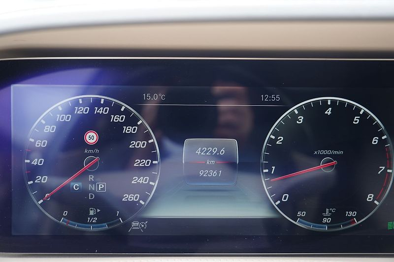 Mercedes-Benz Třídy S S560 4Matic V8 Designo/470PS - fotka 39 z 42