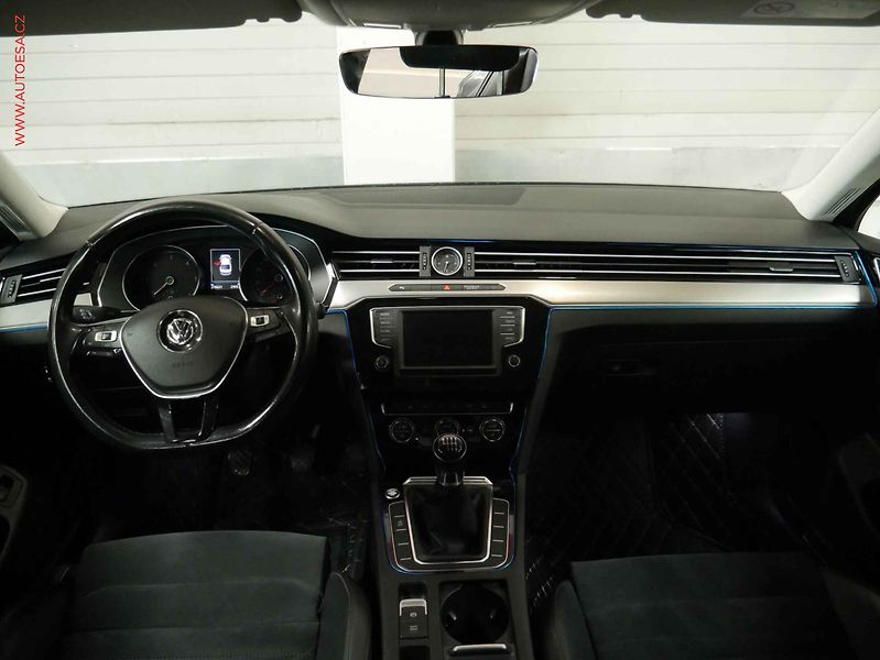 Volkswagen Passat (2017) 1.6 TDi, Navi, LED - fotka 8 z 19