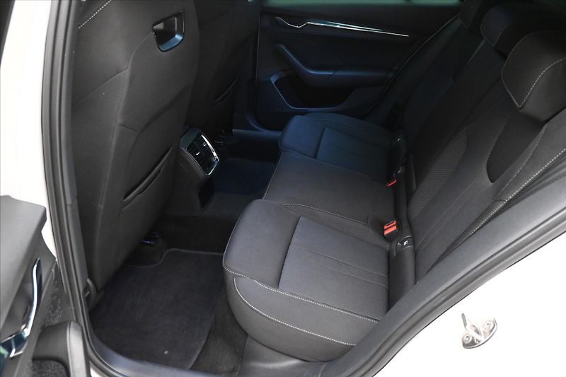Škoda Octavia 2,0 TDI 110 kW DSG SportLINE Z - fotka 14 z 31