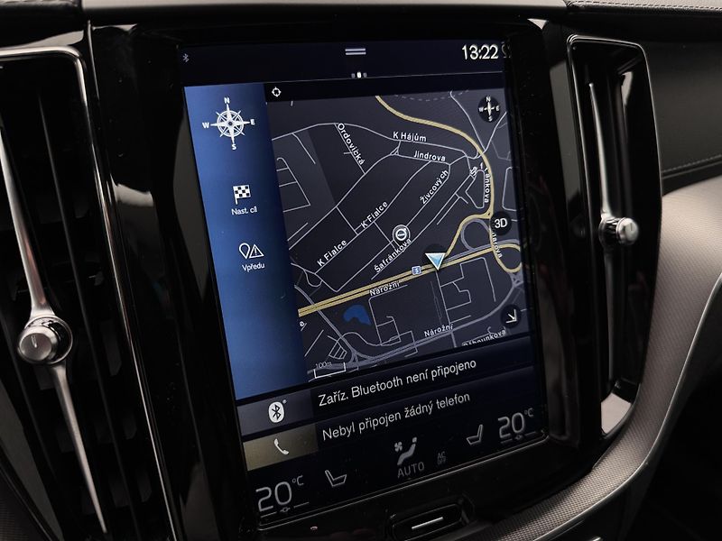 Volvo XC60 T8 AWD RECHARGE R-DESIGN AUT - fotka 34 z 51