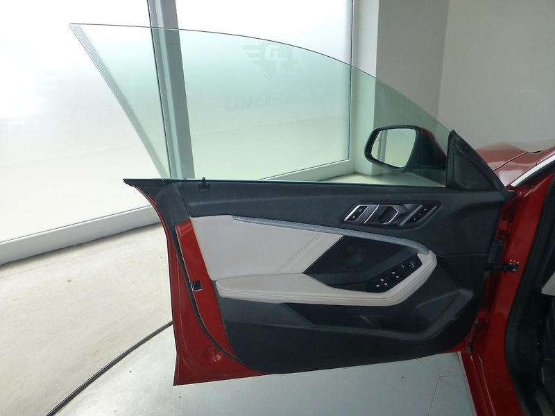 BMW Řada 2 (2021) 1,5I*FULL VYBAV*PŮVOD ČR-1 MAJ - fotka 9 z 29