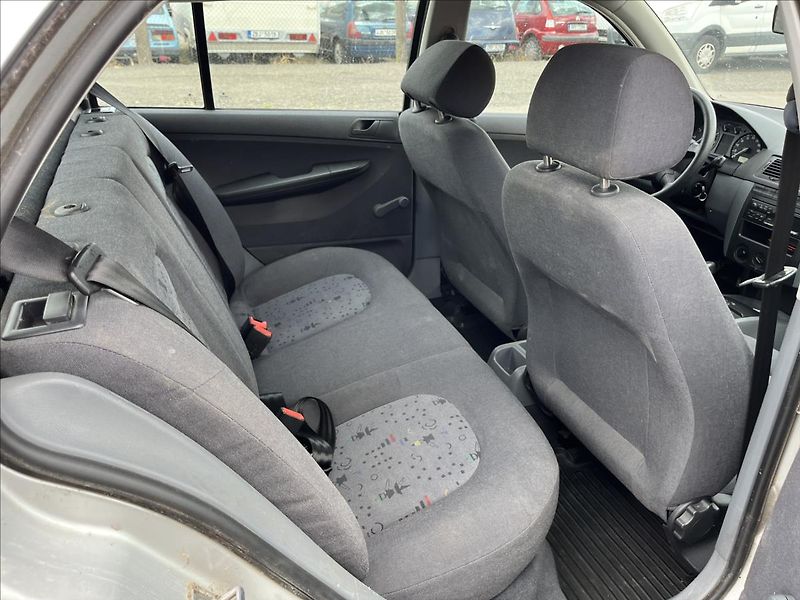 Škoda Fabia 1,4 MPi ALU STK 5/2028 - fotka 11 z 25