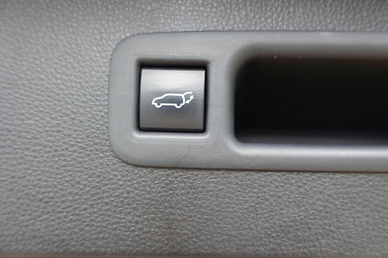 Toyota Highlander 2,5HSD Prestige 4x4 - fotka 17 z 34