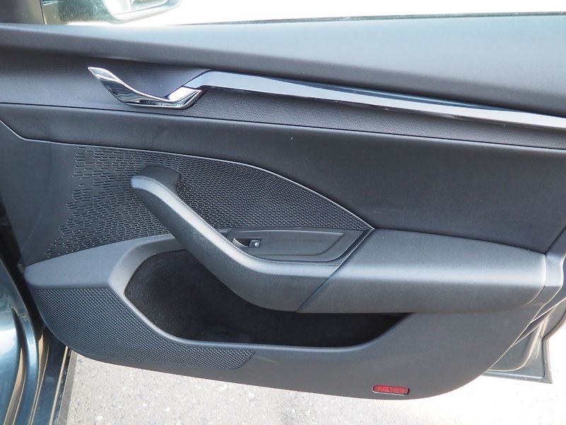 MG ZS (2023) 1.5i, Comfort, LED - fotka 17 z 32