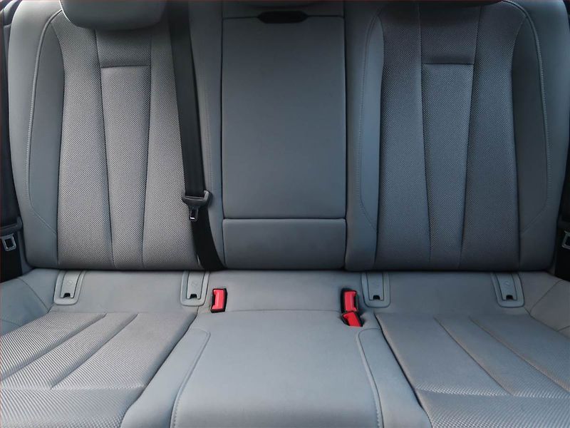 Audi A4 (2018) 2.0 TDI, Automat, Navi - fotka 10 z 16