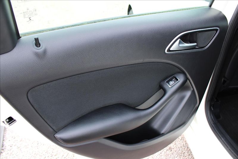 Mercedes-Benz Třídy B 180d NAVI, serviska,MANUAL - fotka 28 z 36