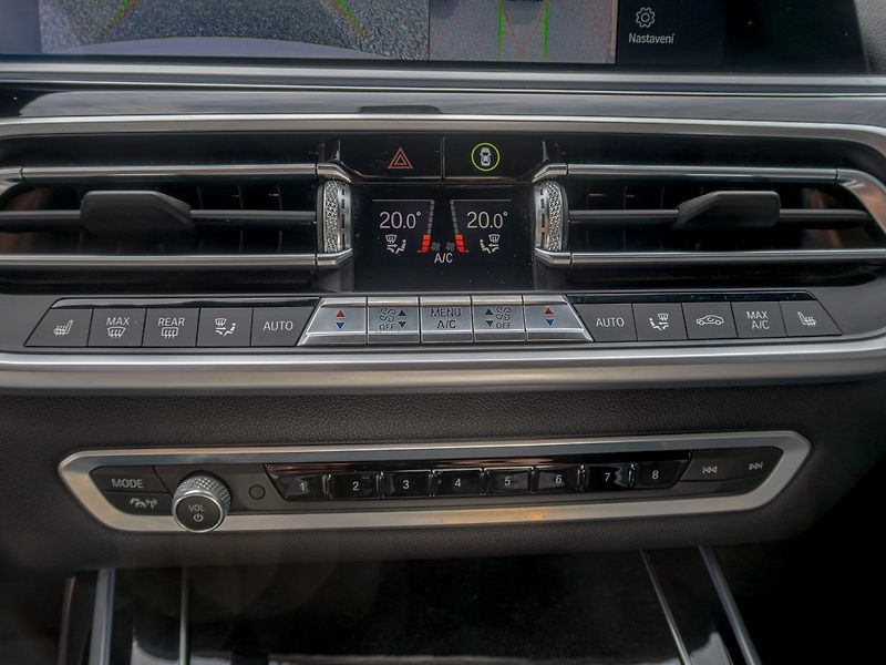 BMW X7 (2019) ČR 3.0i 250KW 7sed – INDIVIDUÁ - fotka 27 z 49