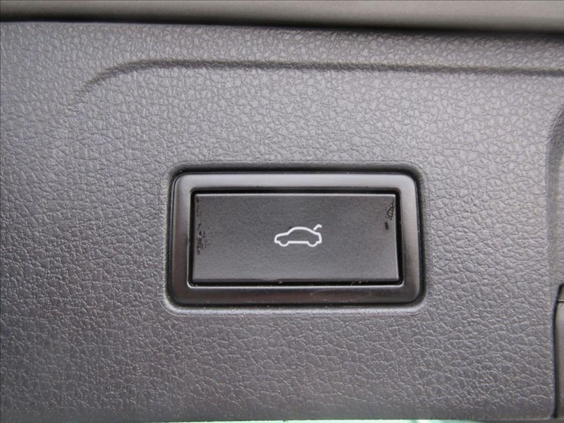 Volkswagen Passat 2,0 TDI DSG 4 Motion Highline - fotka 13 z 20