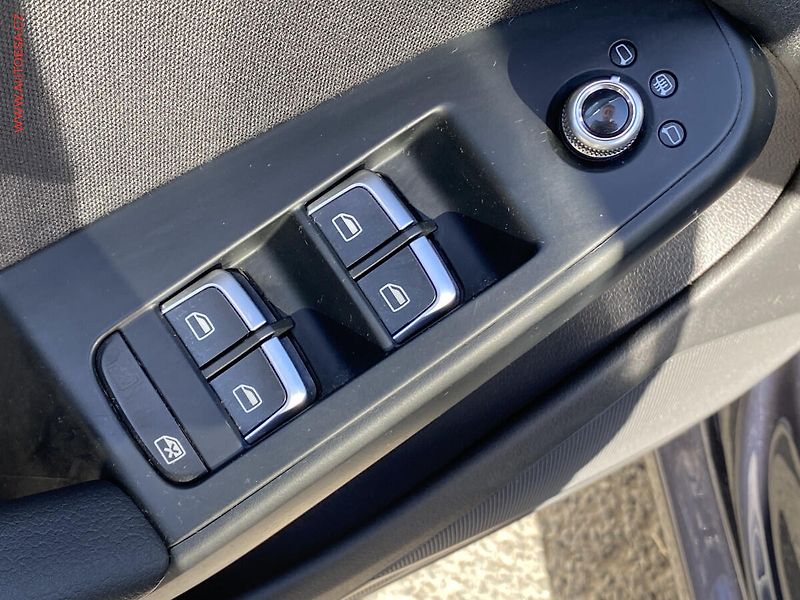 Audi A4 (2013) 2.0 TDi Avant, AC, xenon - fotka 11 z 17