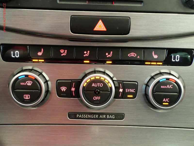 Volkswagen Passat (2012) 2.0TDI, ČR, Comfortline, DSG - fotka 17 z 19