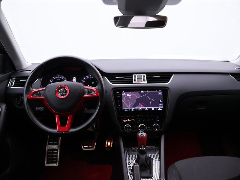 Škoda Octavia 1,8 TSI 132kW DSG Style LED - fotka 30 z 37