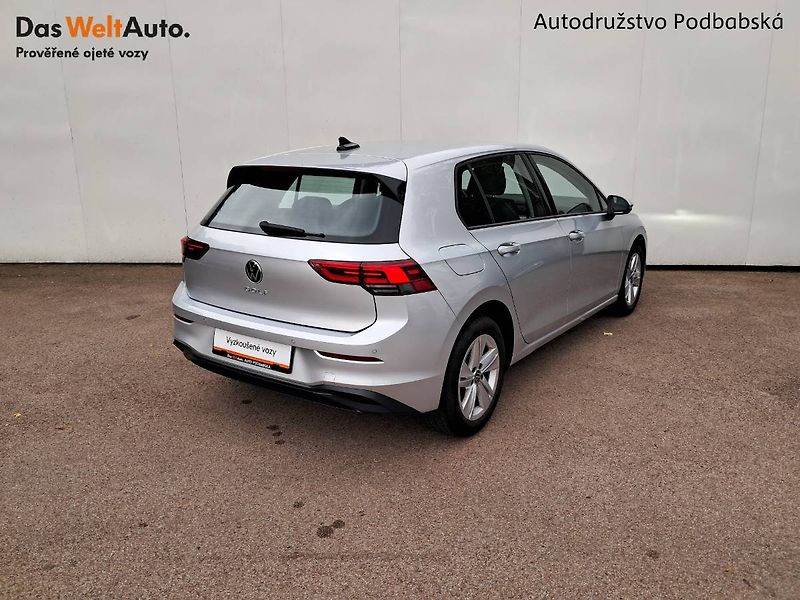 Volkswagen Golf (2022) LIFE 1.5 TSI / 96 kW M6 - fotka 2 z 25