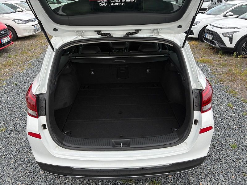Hyundai i30 (2021) STYLE 1.5T-GDI HYBDID 118kW CZ - fotka 6 z 11