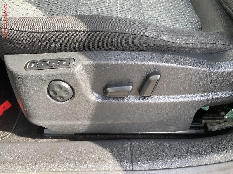 Škoda Superb (2013) 2.0 TDi, Ambition, bixen, TZ - fotka 14 z 18