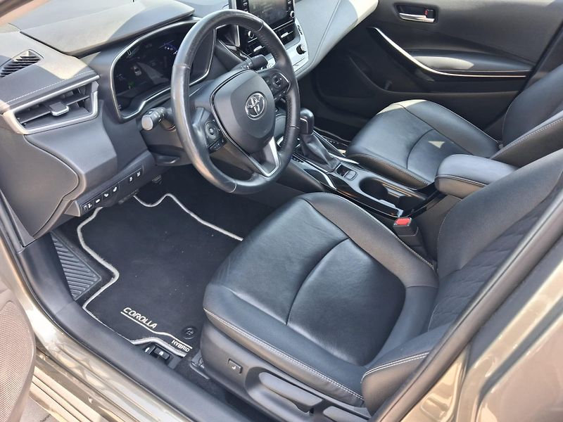Toyota Corolla 1.8 HSD e-CVT Executive - fotka 11 z 27