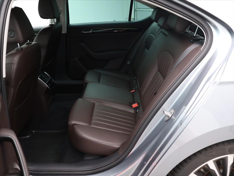 Škoda Superb 2,0 TSI 206kW DSG 4x4 L&K - fotka 15 z 33