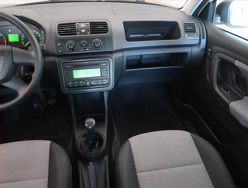 Škoda Fabia (2010) 1.4 TDI, Serv.kniha - fotka 8 z 13