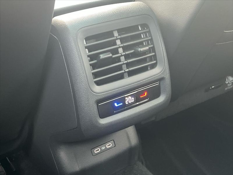 Volkswagen T-Roc 1,5 eTSi110kW 7DSG R-line - fotka 21 z 33