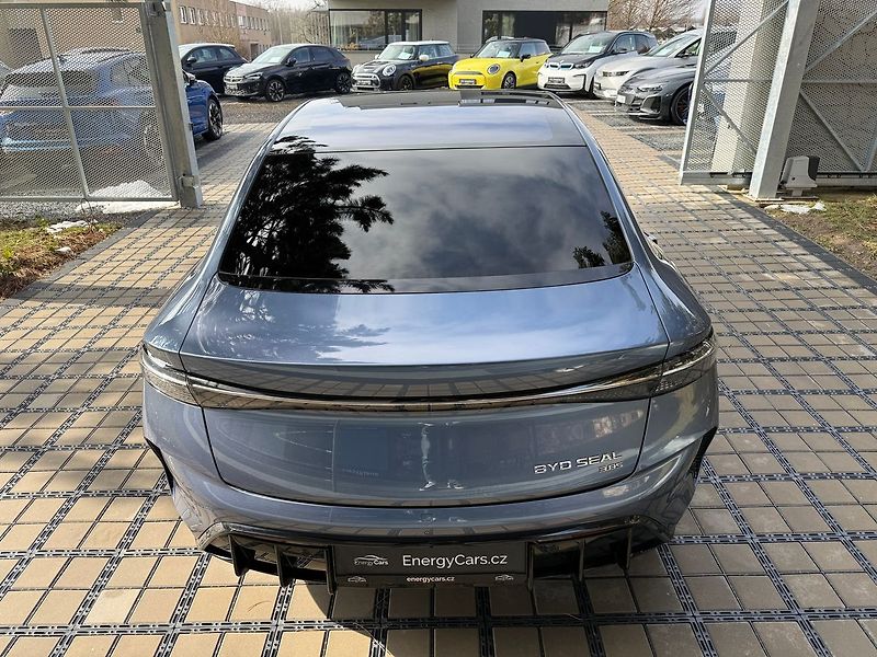 BYD Seal Excellence 82,5 kWh AWD - fotka 34 z 37