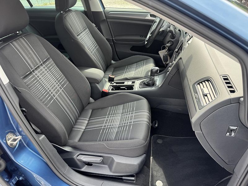 Volkswagen Golf (2015) 1.6TDi,DSG,rezervace - fotka 27 z 49